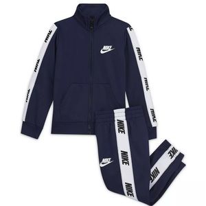Boys NIKE 2 piece set size 7